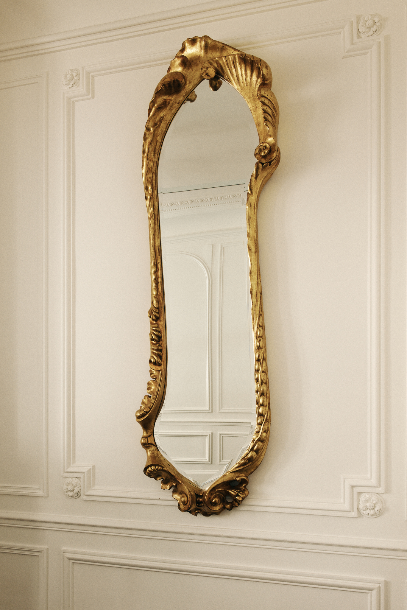 Calvet Mirror by Antoni Gaudí - Gilded Carved Frame | Monde Singulier