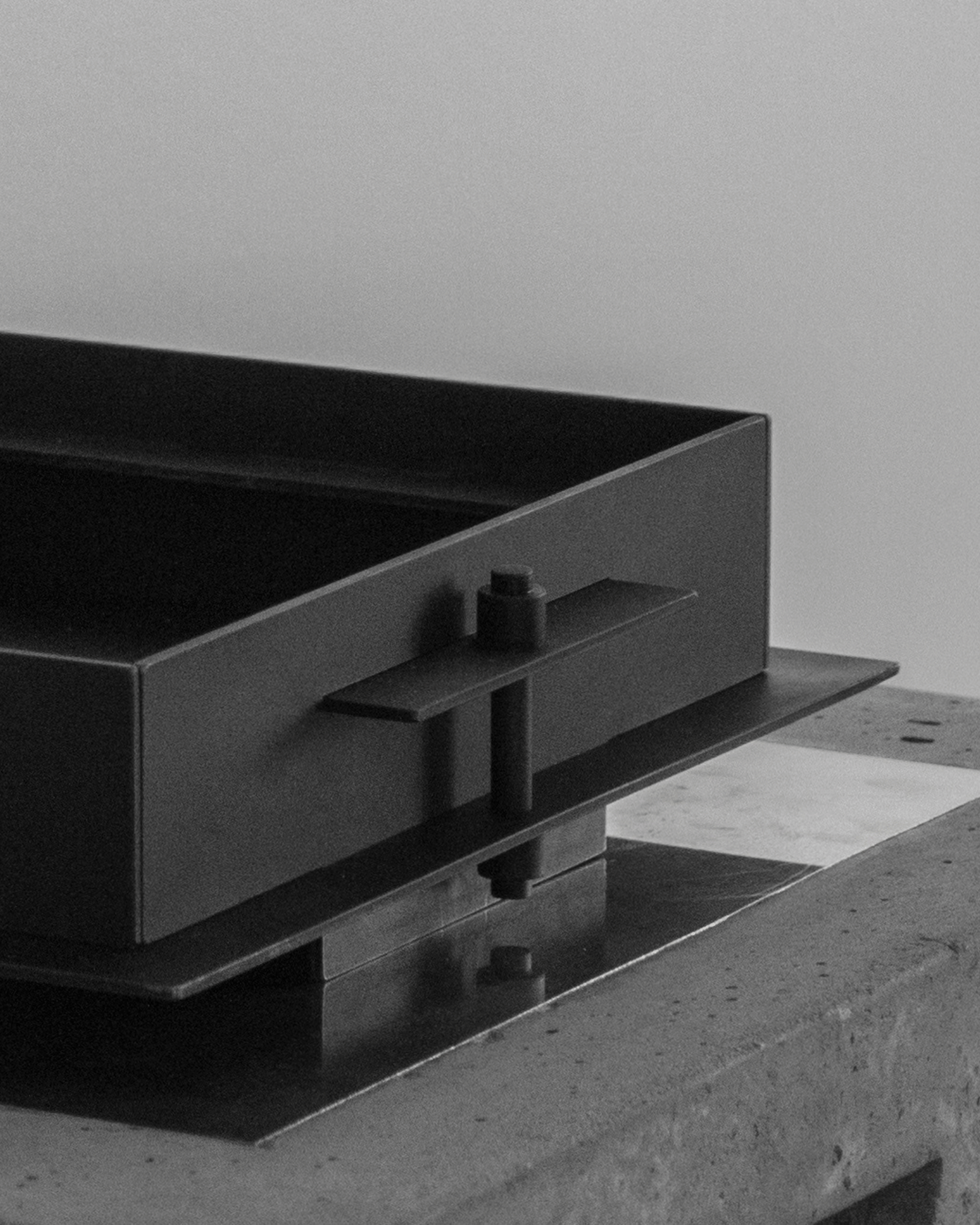 Pilier Tray S by Sizar Alexis - Matte Black Cast Steel | Monde Singulier